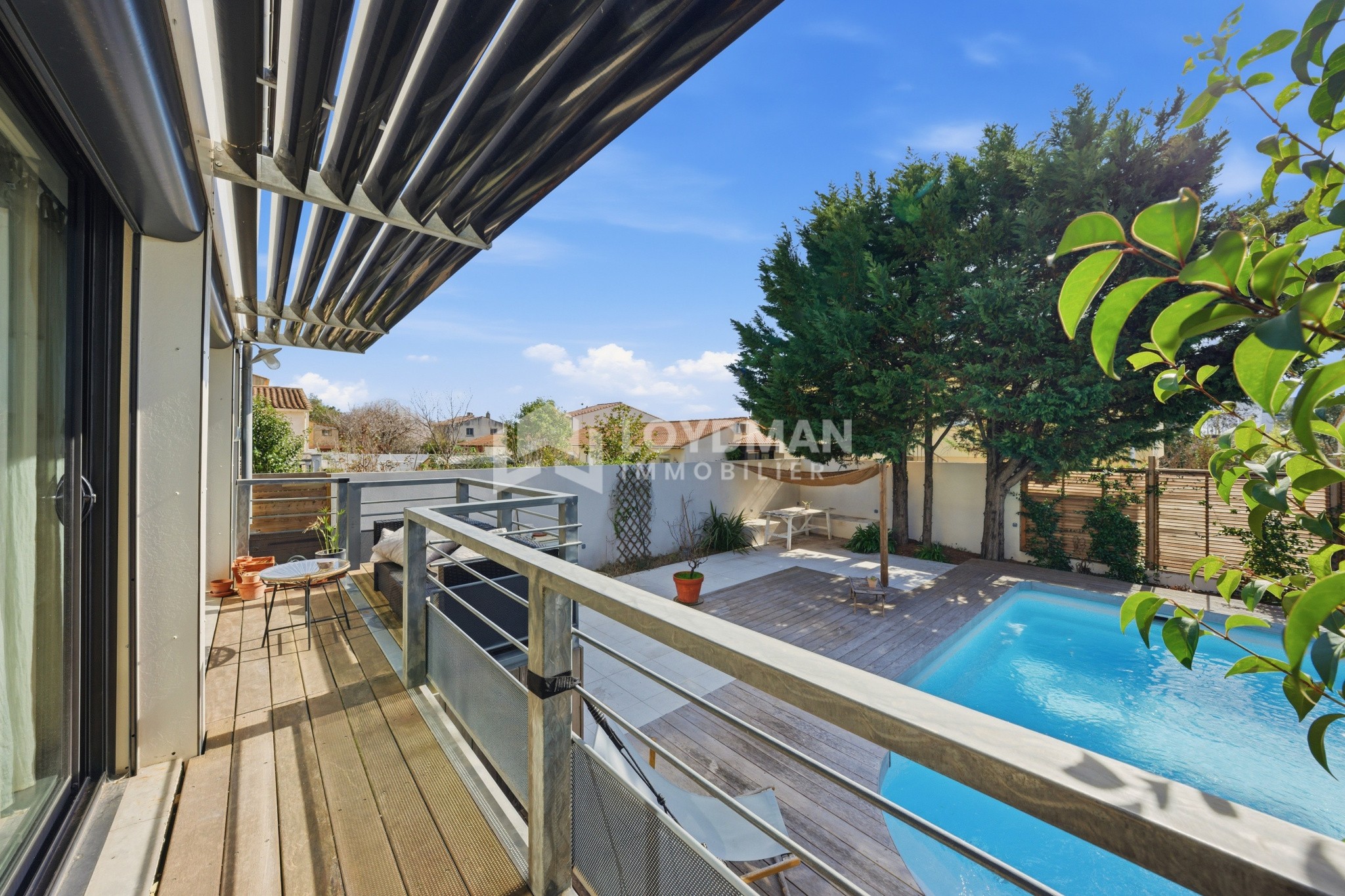 Villa familiale de 173 m2 sur 300m2 de terrain avec piscine, lumineuse et grands espaces. - Image 1